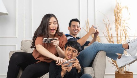 phản hồi 8Day